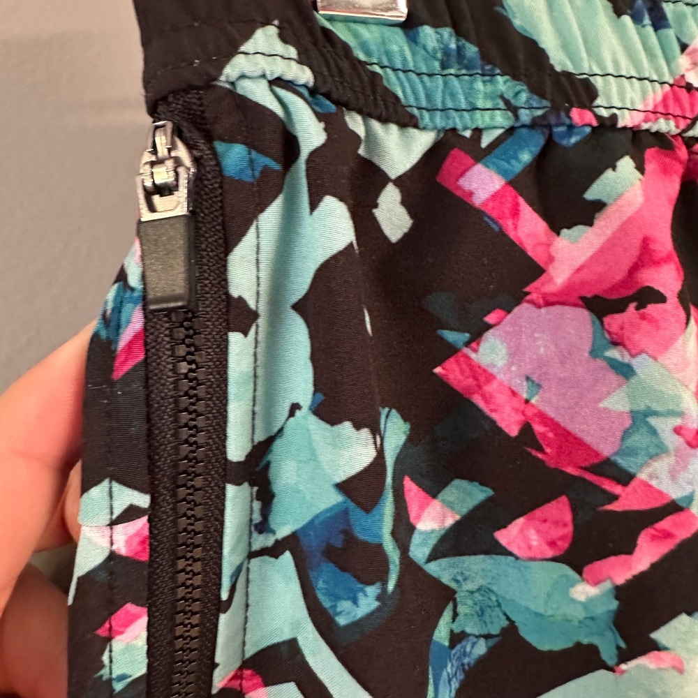 Fabletics Eloise Side Zip Pocket Unlined Athletic Shorts | Geometric Floral - Picture 5 of 12